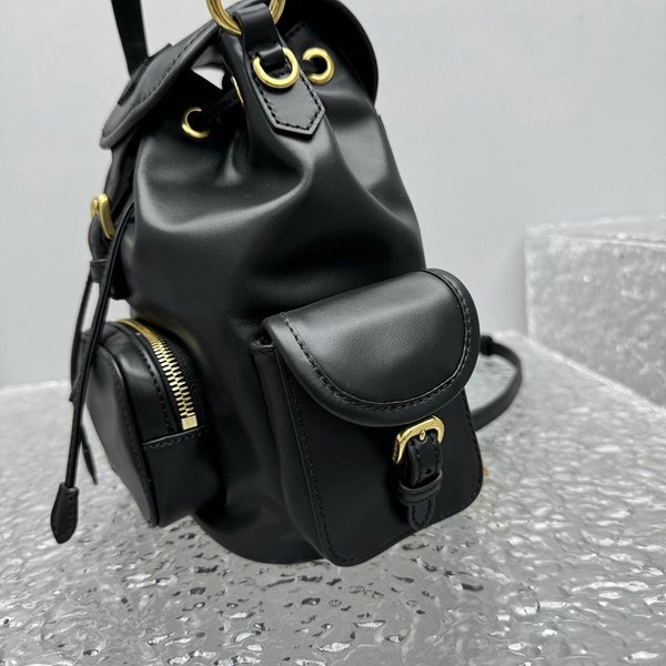 미우미우 가죽 미디엄 백팩 블랙 [매장가 465만원대]