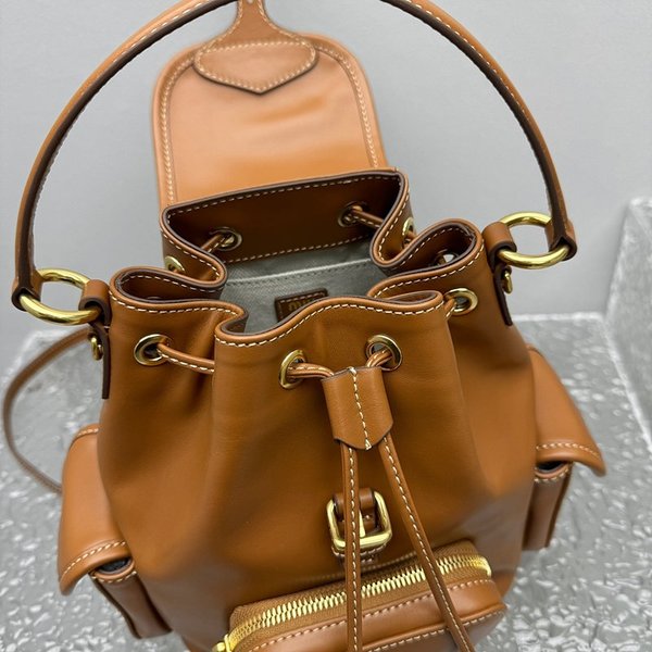 미우미우 가죽 미디엄 백팩 코냑 [매장가 465만원대]