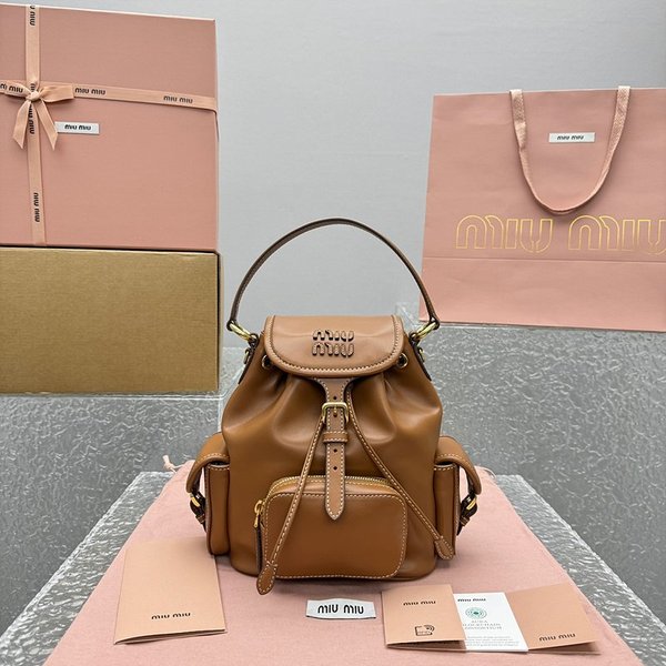 미우미우 가죽 미디엄 백팩 코냑 [매장가 465만원대]