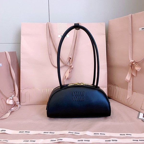 미우미우 가죽 보 스몰백 블랙 [매장가 340만원대]