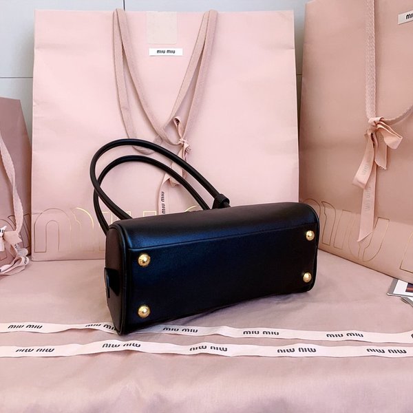 미우미우 가죽 보 스몰백 블랙 [매장가 340만원대]