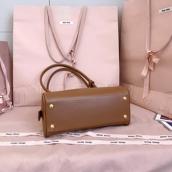 미우미우 가죽 보 스몰백 코냑 [매장가 340만원대]
