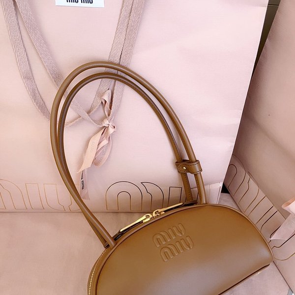 미우미우 가죽 보 스몰백 코냑 [매장가 340만원대]