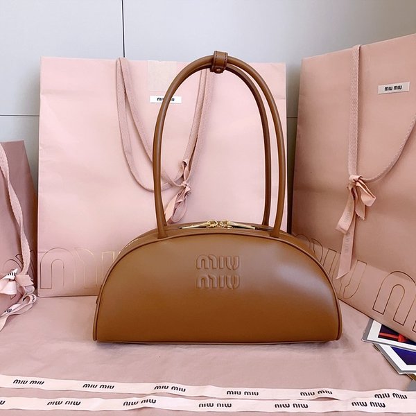 미우미우 가죽 보 미디엄백 [매장가 445만원대]