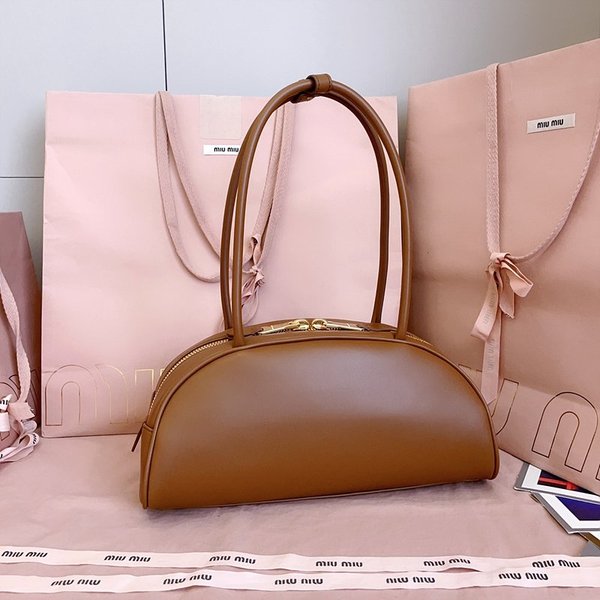 미우미우 가죽 보 미디엄백 [매장가 445만원대]