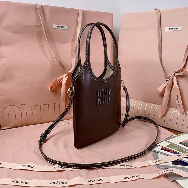 미우미우 아이비 가죽 미니 핸드백 [매장가 245만원대]