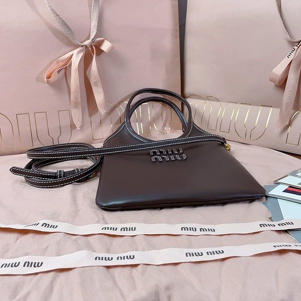 미우미우 아이비 가죽 미니 핸드백 [매장가 245만원대]