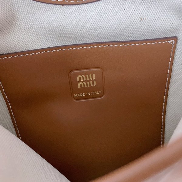 미우미우 아이비 가죽 미니 핸드백 [매장가 245만원대]