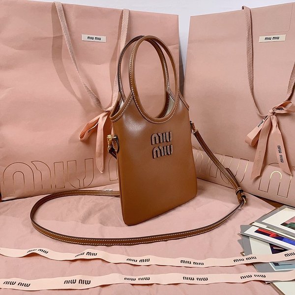 미우미우 아이비 가죽 미니 핸드백 [매장가 245만원대]