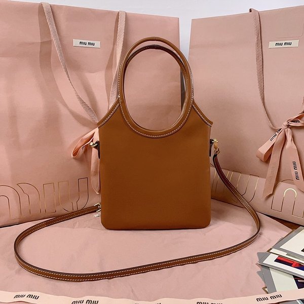 미우미우 아이비 가죽 미니 핸드백 [매장가 245만원대]