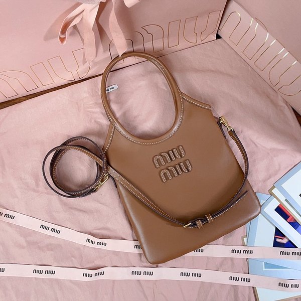미우미우 아이비 가죽 미니 핸드백 [매장가 245만원대]