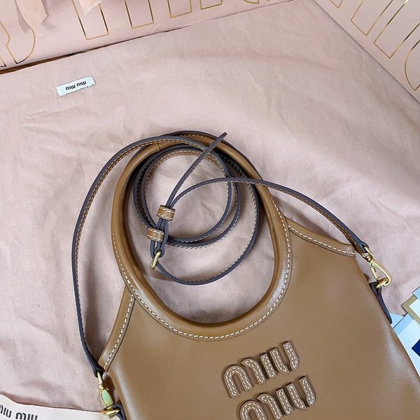 미우미우 아이비 가죽 미니 핸드백 [매장가 245만원대]