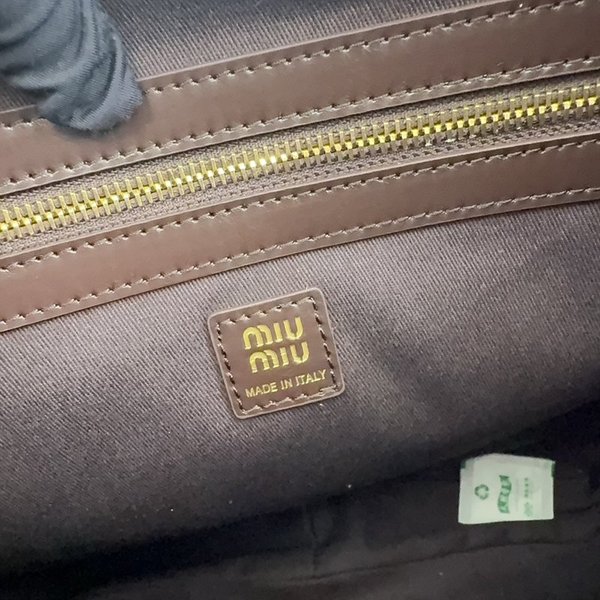 미우미우 아이비 가죽백 다크 브라운 [매장가 310만원대]