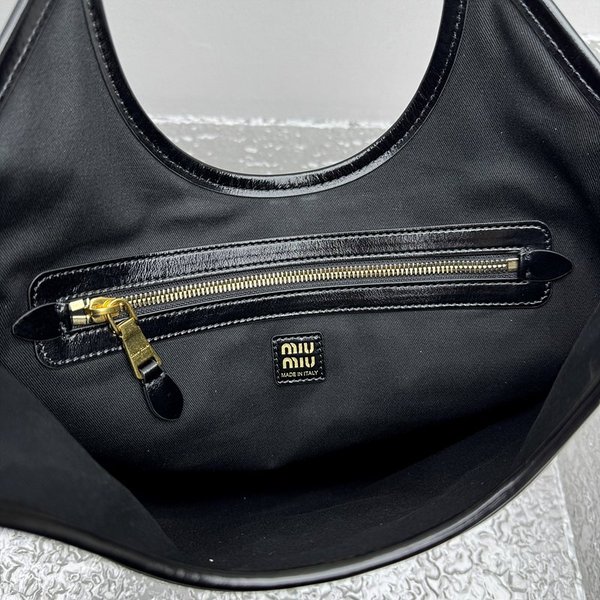 미우미우 아이비 가죽백 블랙 [매장가 310만원대]