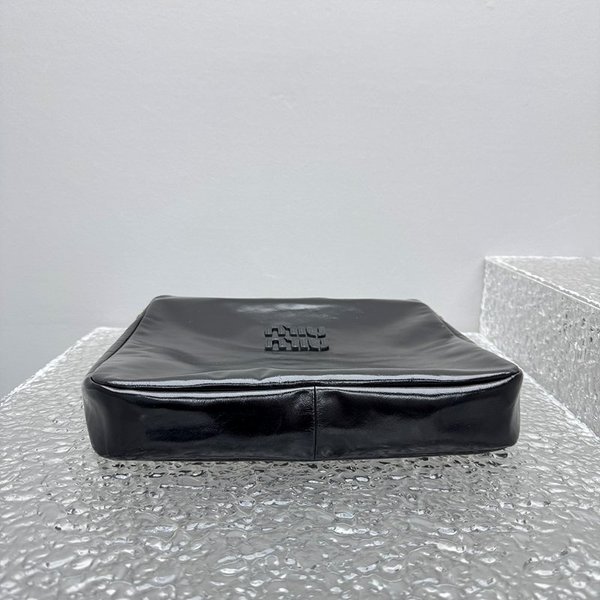 미우미우 아이비 가죽백 블랙 [매장가 310만원대]