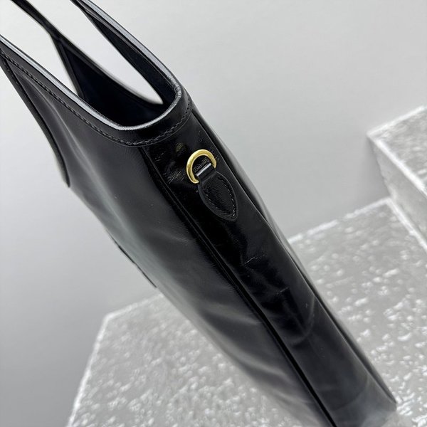 미우미우 아이비 가죽백 블랙 [매장가 310만원대]