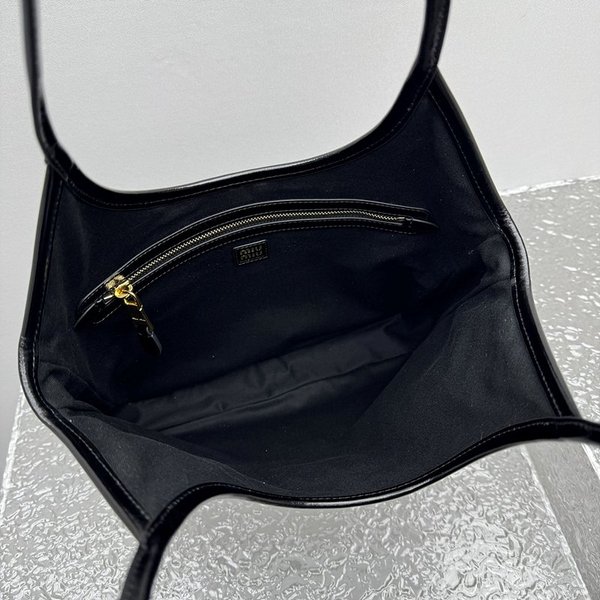 미우미우 아이비 가죽백 블랙 [매장가 310만원대]