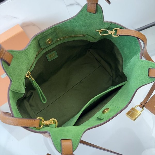 미우미우 가죽 핸드백 캐러멜/라치 그린 [매장가 395만원대]
