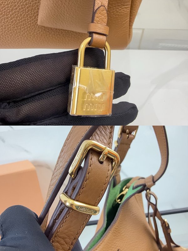 미우미우 가죽 핸드백 캐러멜/라치 그린 [매장가 395만원대]