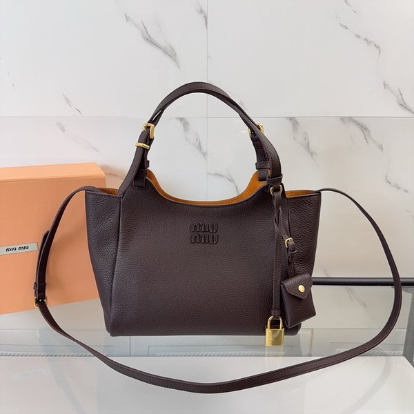 미우미우 가죽 핸드백 다크 브라운/파파야 [매장가 395만원대]