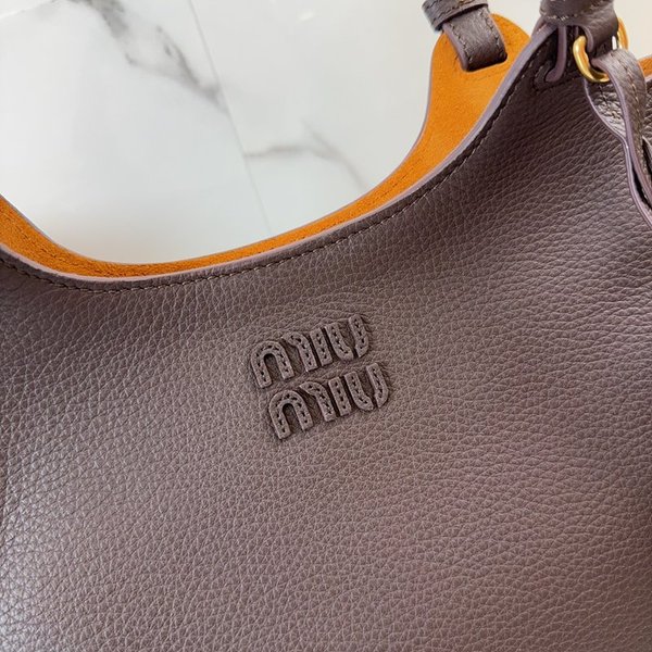 미우미우 가죽 핸드백 다크 브라운/파파야 [매장가 395만원대]