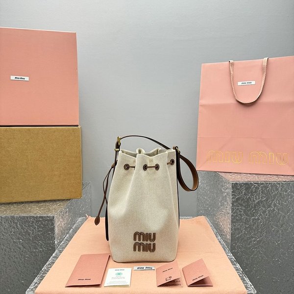미우미우 캔버스 및 가줏 버킷 백 [매장가 275만원대]