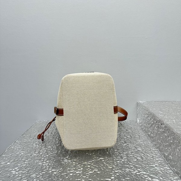 미우미우 캔버스 및 가줏 버킷 백 [매장가 275만원대]