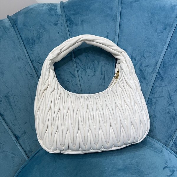 미우미우 완더 마테라쎄 나파 가죽 호보 라지 백  / 화이트 [420만원대]