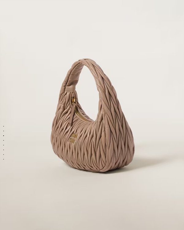 미우미우 완더 마테라쎄 나파 가죽 호보 라지 백  / 카메오 [420만원대]