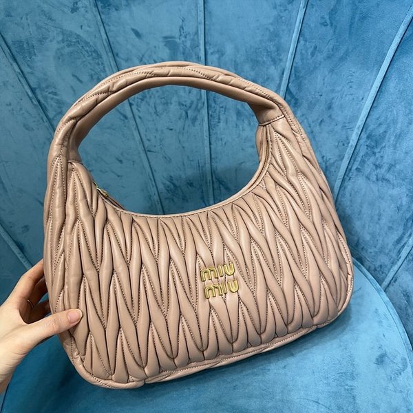 미우미우 완더 마테라쎄 나파 가죽 호보 라지 백  / 카메오 [420만원대]