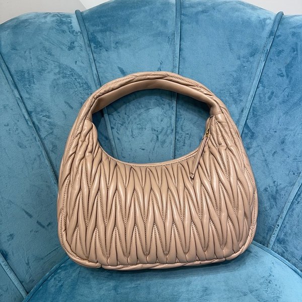 미우미우 완더 마테라쎄 나파 가죽 호보 라지 백  / 카메오 [420만원대]