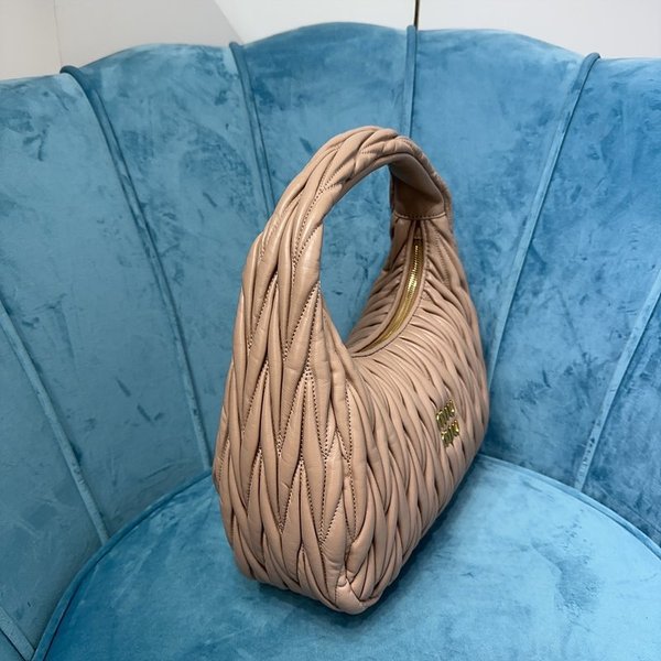 미우미우 완더 마테라쎄 나파 가죽 호보 라지 백  / 카메오 [420만원대]