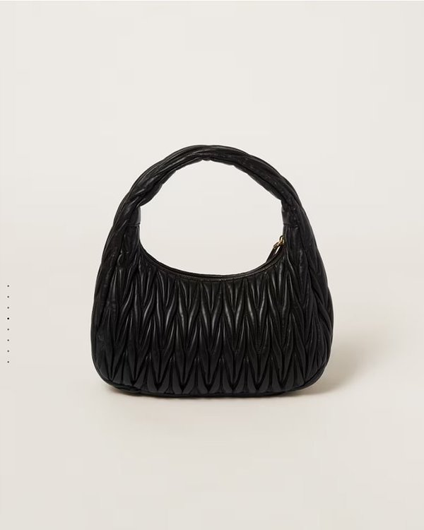 미우미우 완더 마테라쎄 나파 가죽 호보 라지 백  / 블랙 [420만원대]