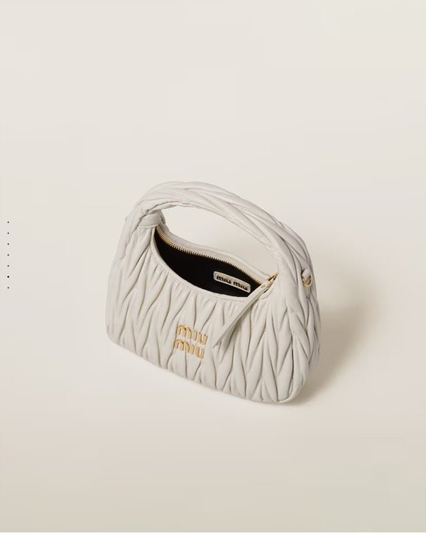 미우미우 완더 마테라쎄 나파 가죽 호보 미디움 백  / 화이트 [330만원대]