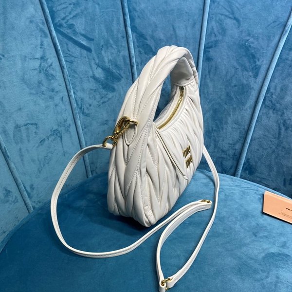 미우미우 완더 마테라쎄 나파 가죽 호보 미디움 백  / 화이트 [330만원대]