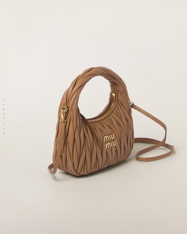 미우미우 완더 마테라쎄 나파 가죽 호보 미디움 백  / 캐러멜 [330만원대]