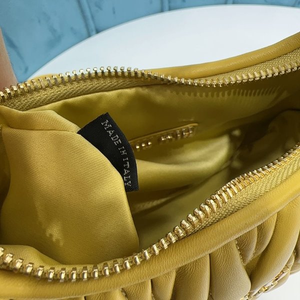 미우미우 완더 마테라쎄 나파 가죽 호보 미디움 백  / 옐로우 [330만원대]
