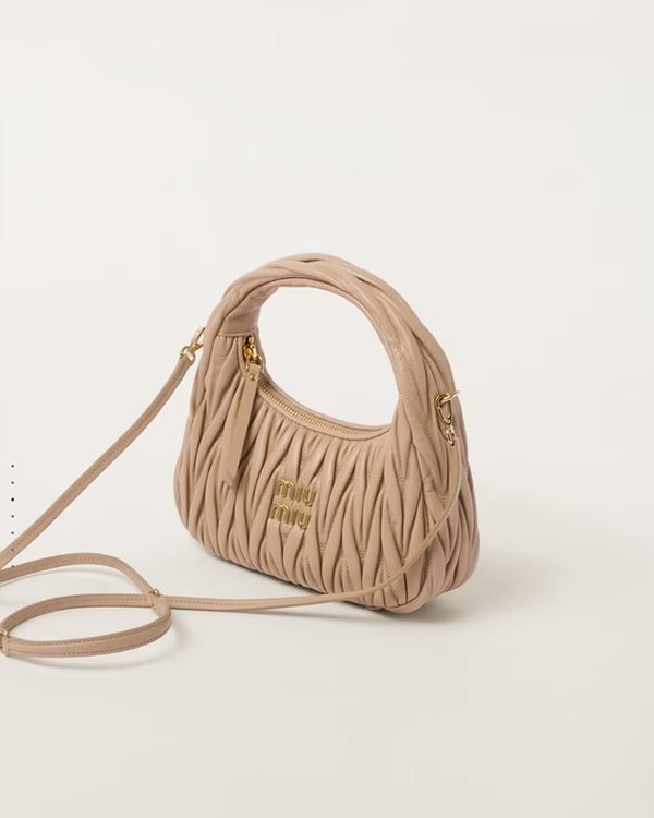 미우미우 완더 마테라쎄 나파 가죽 호보 미디움 백  / 샌드 베이지 [330만원대]