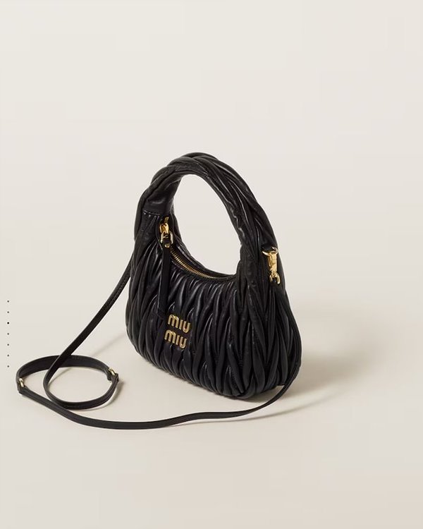 미우미우 완더 마테라쎄 나파 가죽 호보 미디움 백  / 블랙 [330만원대]