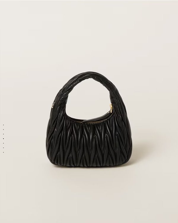 미우미우 완더 마테라쎄 나파 가죽 호보 미디움 백  / 블랙 [330만원대]