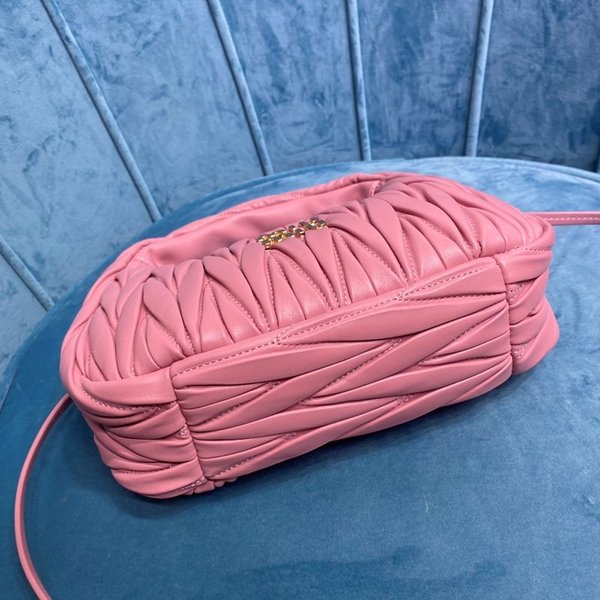 미우미우 완더 마테라쎄 나파 가죽 호보 미디움 백  / 베고니아 핑크 [330만원대]