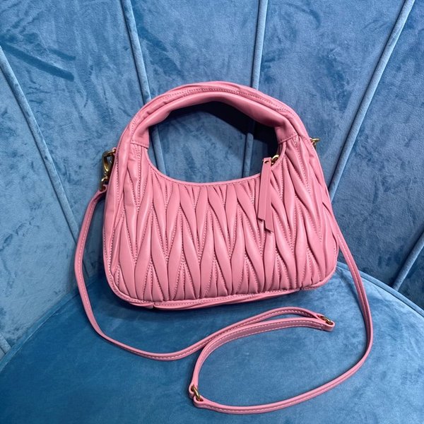 미우미우 완더 마테라쎄 나파 가죽 호보 미디움 백  / 베고니아 핑크 [330만원대]