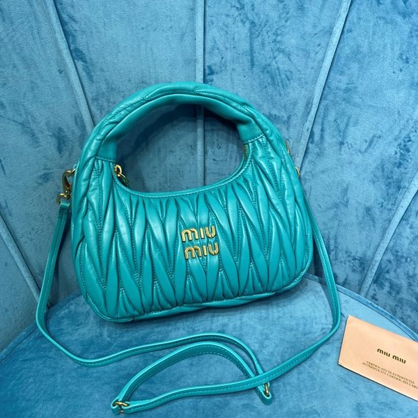 미우미우 완더 마테라쎄 나파 가죽 호보 미디움 백  / 마리나블루 [330만원대]