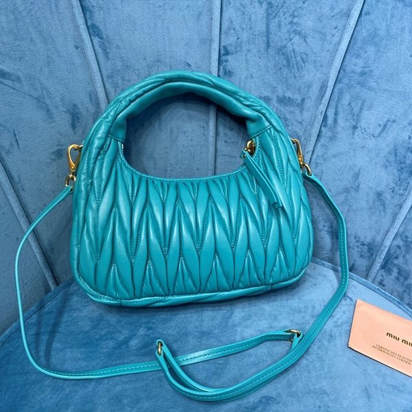 미우미우 완더 마테라쎄 나파 가죽 호보 미디움 백  / 마리나블루 [330만원대]