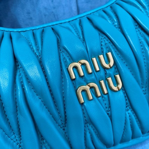 미우미우 완더 마테라쎄 나파 가죽 호보 미디움 백  / 마리나블루 [330만원대]