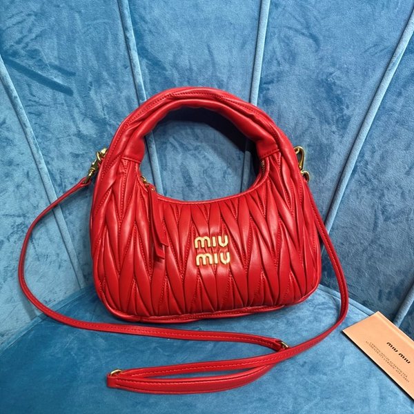미우미우 완더 마테라쎄 나파 가죽 호보 미디움 백  / 레드 [330만원대]