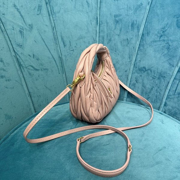 미우미우 완더 마테라쎄 나파 가죽 호보 미니 백 / 핑크 [매장가260만]