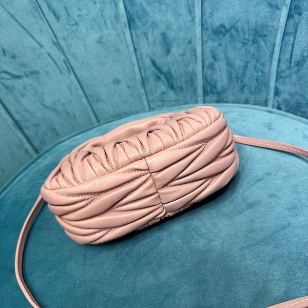 미우미우 완더 마테라쎄 나파 가죽 호보 미니 백 / 핑크 [매장가260만]