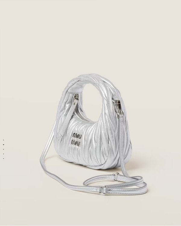 미우미우 완더 마테라쎄 나파 가죽 호보 미니 백 / 실버 [매장가260만]