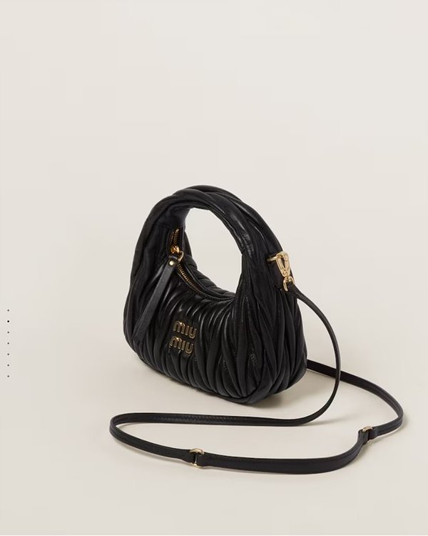 미우미우 완더 마테라쎄 나파 가죽 호보 미니 백 / 블랙 [매장가260만]